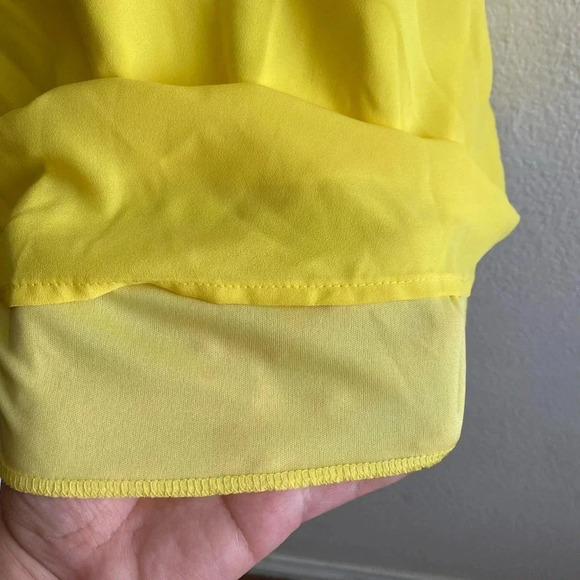 🆕Charlotte Russe Yellow Back Tie Top M🆕 - Picture 5 of 11